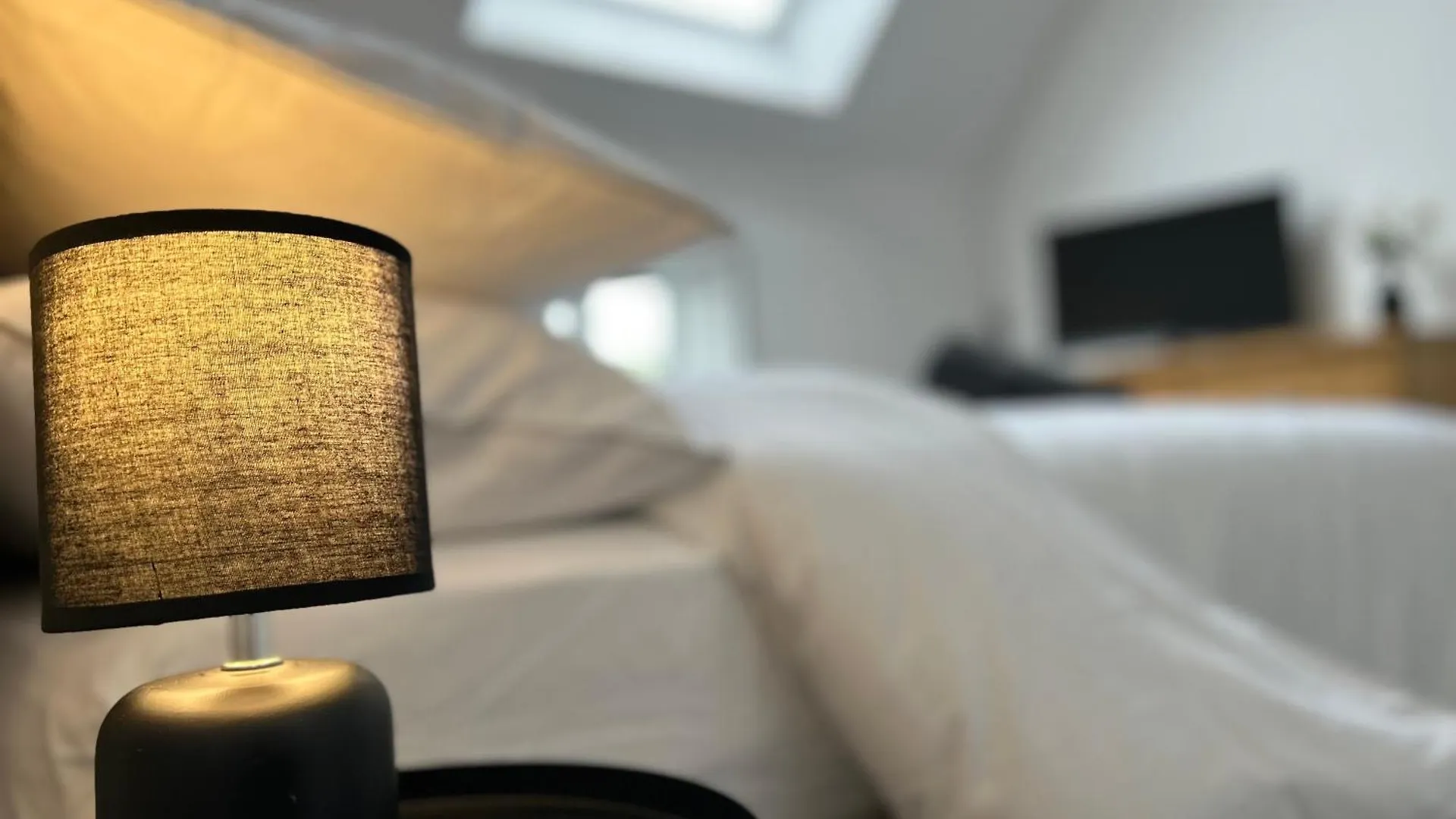 Flour Mill House At Pitkerro Mill, 4 Double Bedrooms, Tvs, 3 En-Suite, Separate Shower, Wc, Fully Equipped Kitchen, Games Room, Large Family Lounge, Private Parking, Wifi, Private Garden And Courtyard, Long Stay Rates Available Through Honeycomb Host Dundee 0*,  United Kingdom