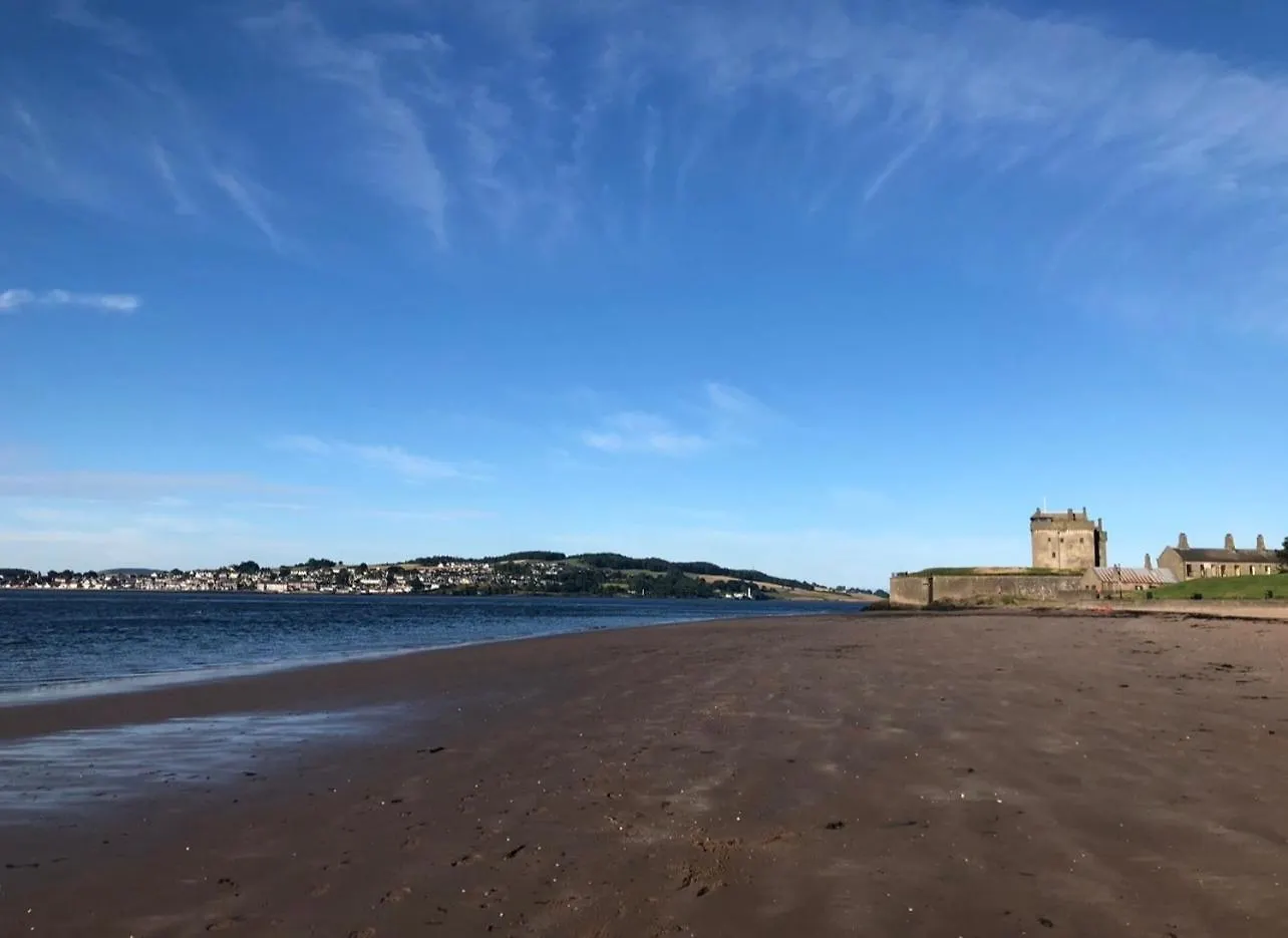 Flour Mill House At Pitkerro Mill, 4 Double Bedrooms, Tvs, 3 En-Suite, Separate Shower, Wc, Fully Equipped Kitchen, Games Room, Large Family Lounge, Private Parking, Wifi, Private Garden And Courtyard, Long Stay Rates Available Through Honeycomb Host Dundee