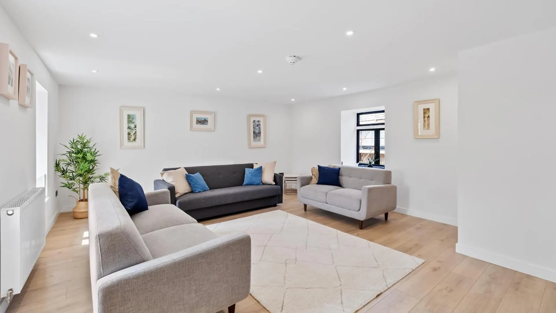Flour Mill House At Pitkerro Mill, 4 Double Bedrooms, Tvs, 3 En-Suite, Separate Shower, Wc, Fully Equipped Kitchen, Games Room, Large Family Lounge, Private Parking, Wifi, Private Garden And Courtyard, Long Stay Rates Available Through Honeycomb Host Dundee United Kingdom