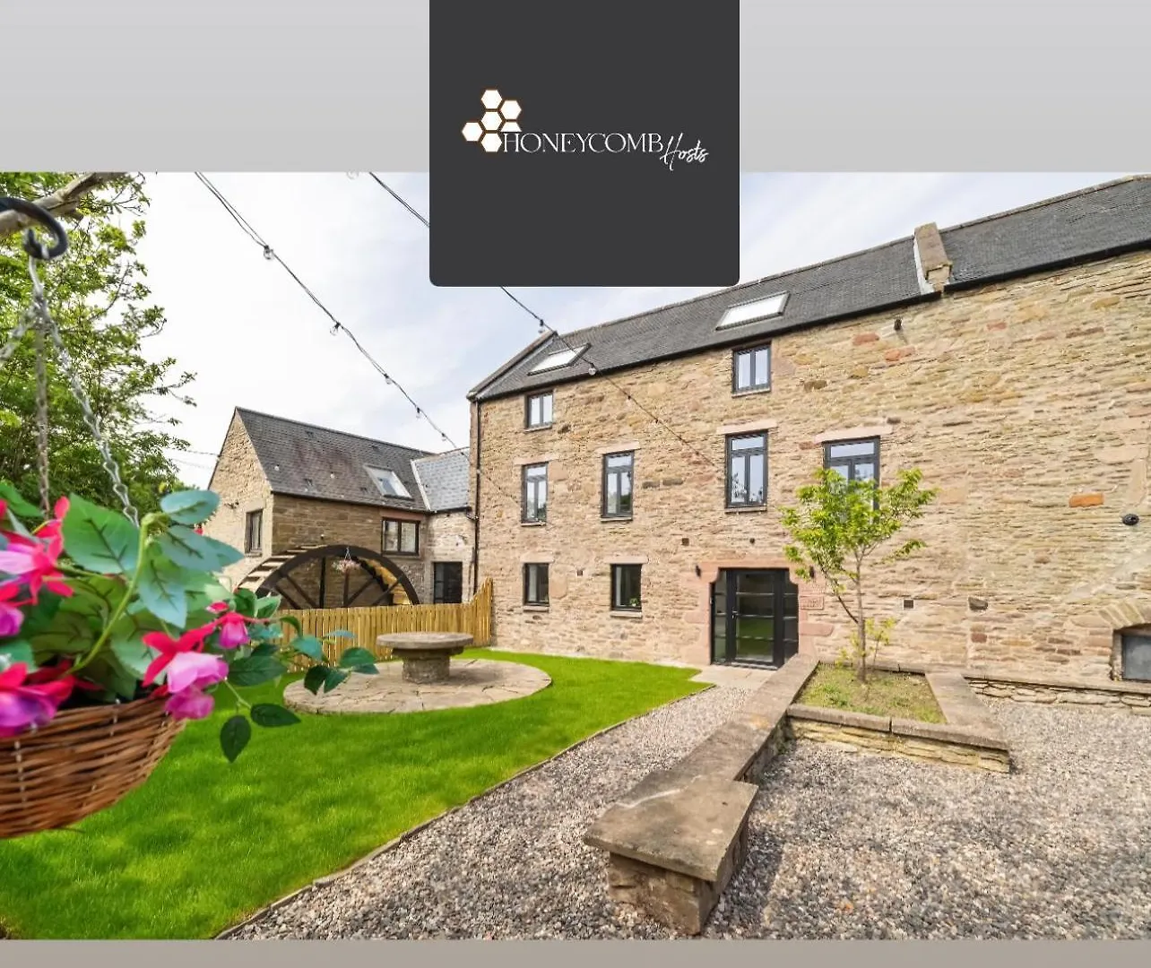 Flour Mill House At Pitkerro Mill, 4 Double Bedrooms, Tvs, 3 En-Suite, Separate Shower, Wc, Fully Equipped Kitchen, Games Room, Large Family Lounge, Private Parking, Wifi, Private Garden And Courtyard, Long Stay Rates Available Through Honeycomb Host Dundee