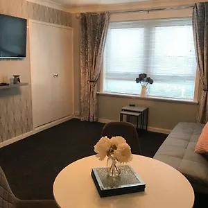 Apartment Comforts Near Centre, Dundee